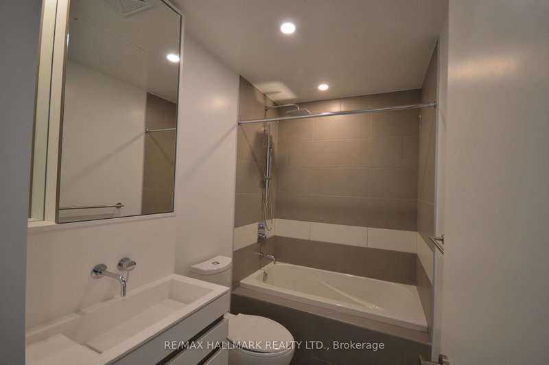 3403 - 197 Yonge St, Toronto, M5B 1M4 | Image 3