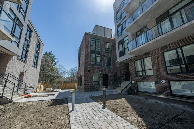 home for lease on 68-861 Sheppard Avenue W