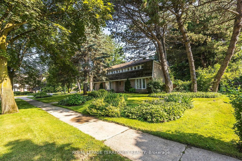 2 Chieftain Cres  Toronto, M2L 2H4 | Image 1