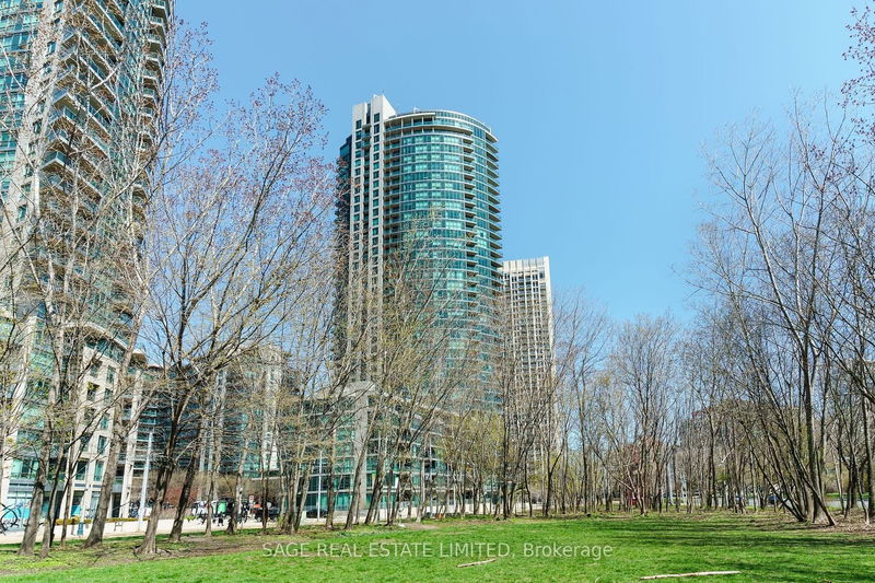 home for lease on 2707-215 Fort York Boulevard