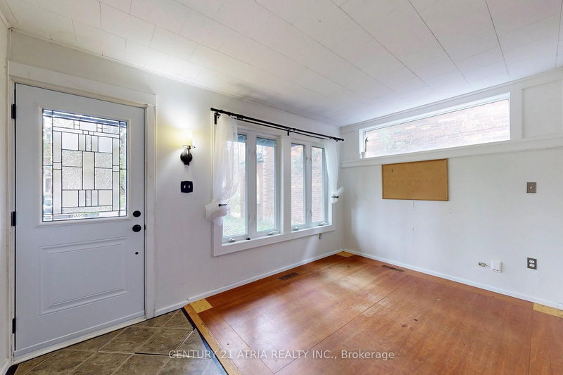 498 Manning Ave, Toronto, M6G 2V7 | Image 3