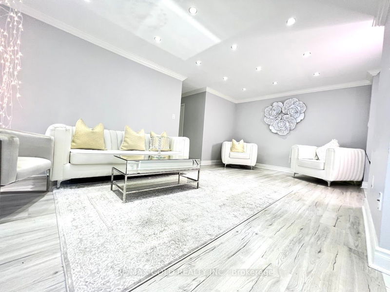 home for lease on 1608-75 Graydon Hall Drive E