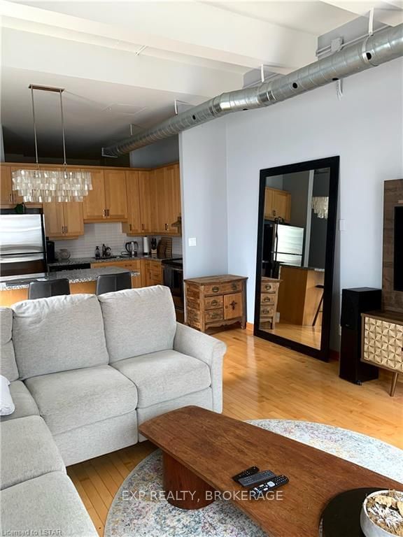 305 - 766 KING Street