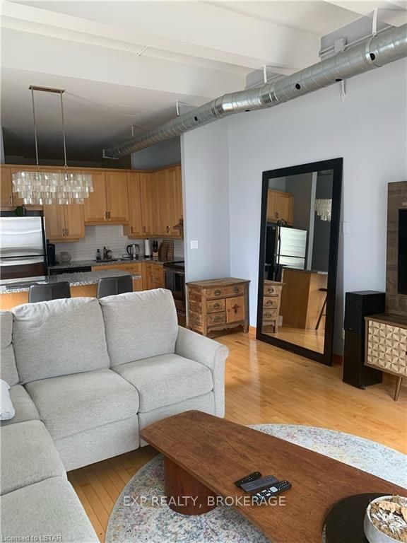 305 - 766 KING Street