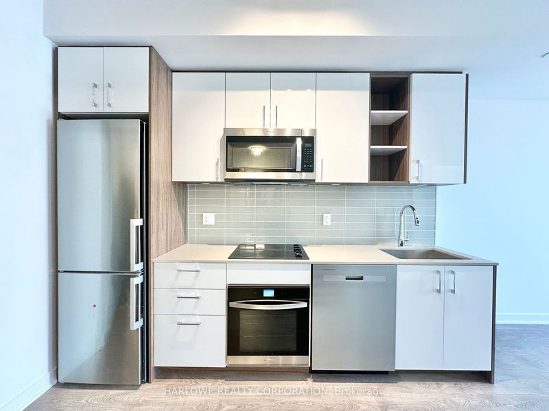 home for lease on 608-543 Richmond Street W