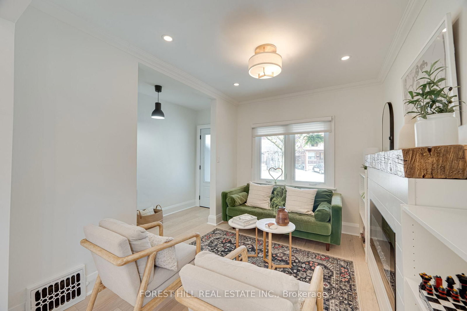 Listing Image 6