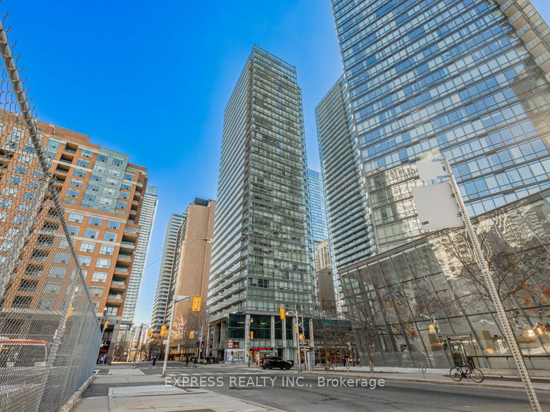 home for lease on 2102-37 Grosvenor Street