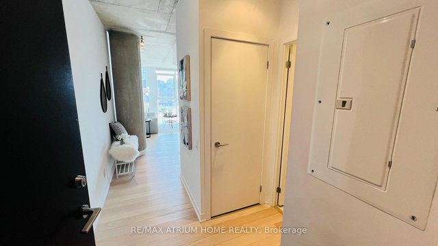 508 - 318 King Street E