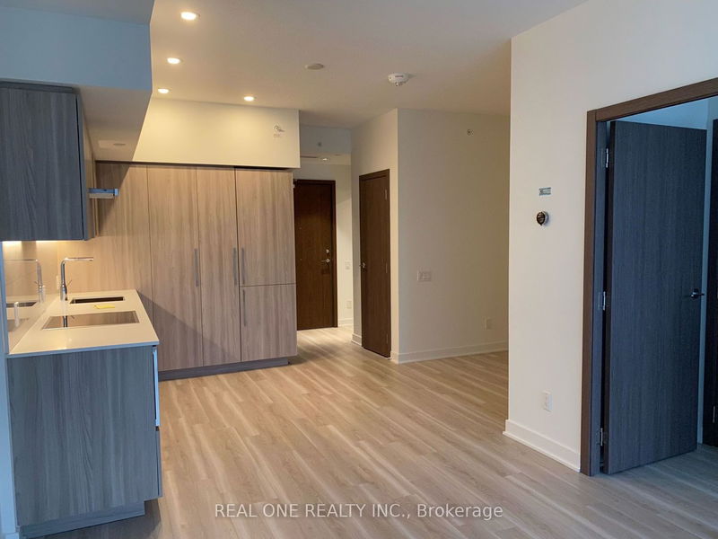 home for lease on 2807-19 Bathurst Street