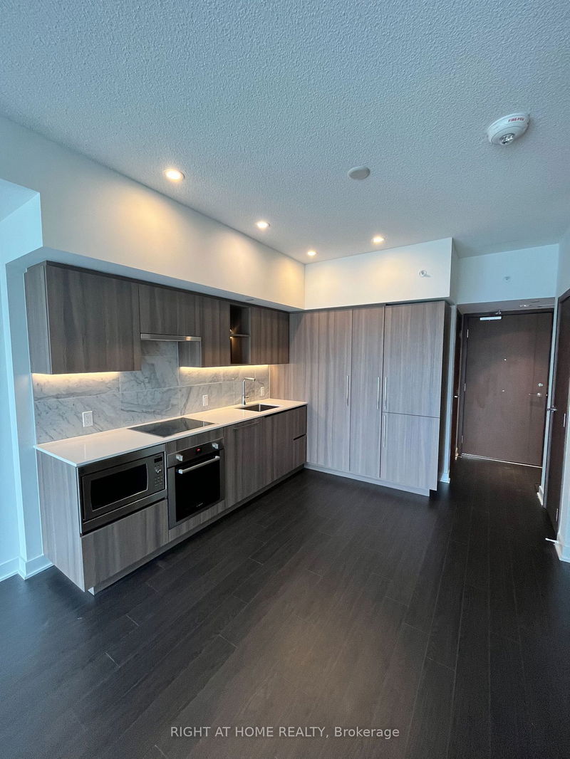home for lease on 2107-19 Bathurst Street