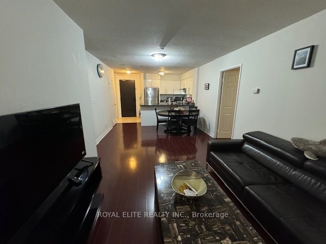 home for lease on 1107-23 Hollywood Avenue E