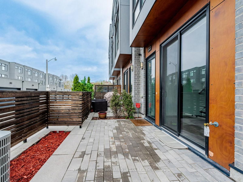 33 Achtman Lane, Toronto, M6G 4C5 | Image 2