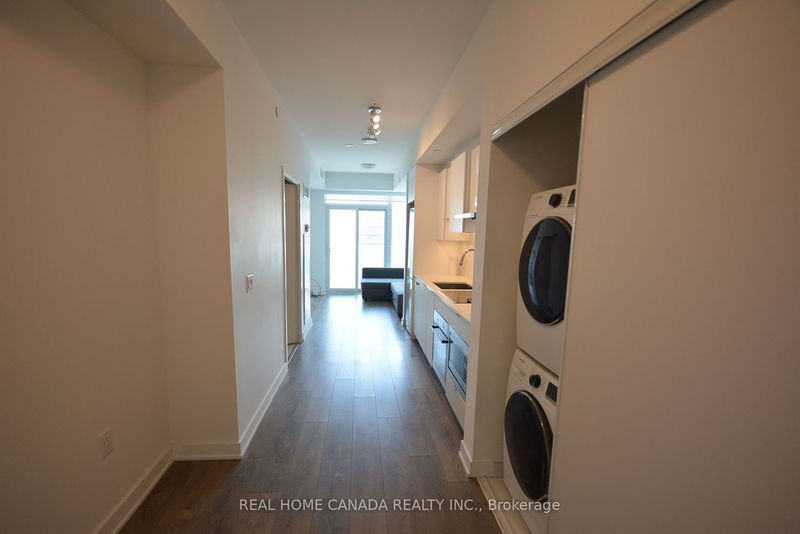 home for lease on Lph07-195 Redpath Avenue
