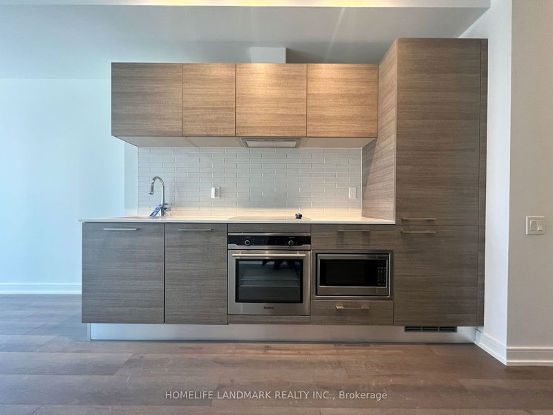 home for lease on 710-3 Gloucester Street E