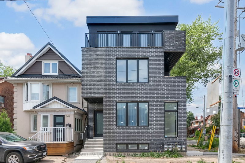 home for lease on Main-206 Oakwood Avenue