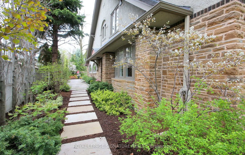 39 Glengowan Rd, Toronto, M4N 1G1 | Image 3