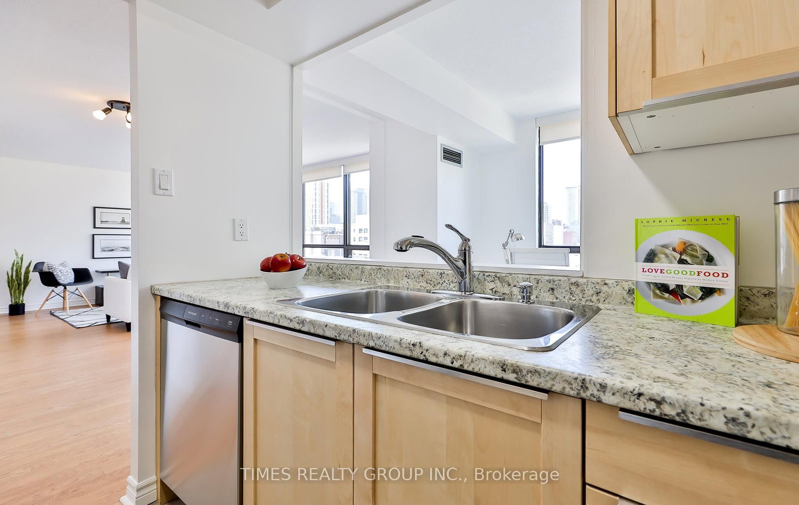 Listing Image 12