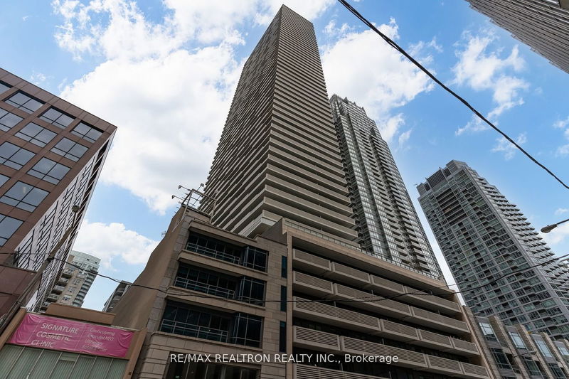  2911 - 2221 Yonge St  Toronto, M4S 2B4 | Image 2