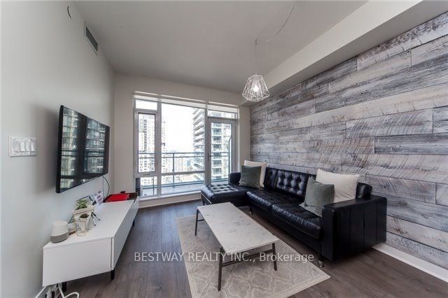 home for lease on 2804-21 Widmer Street