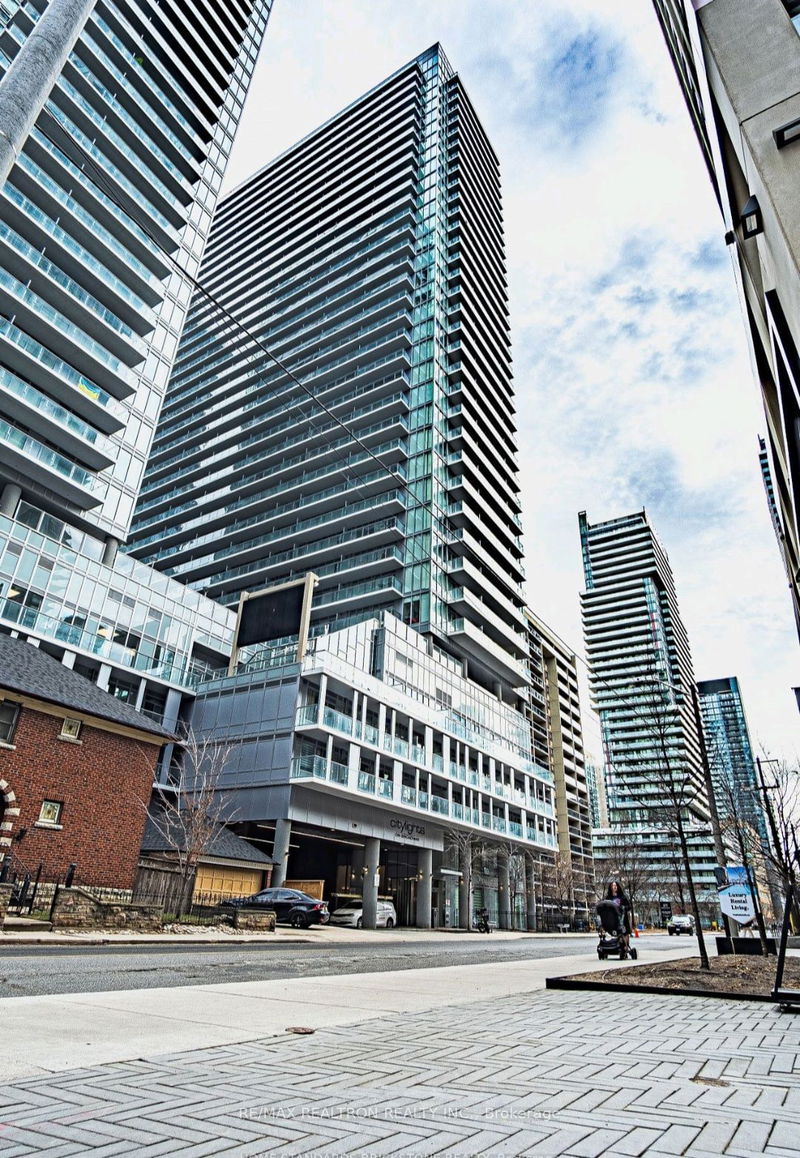 home for lease on 1706-195 Redpath Avenue