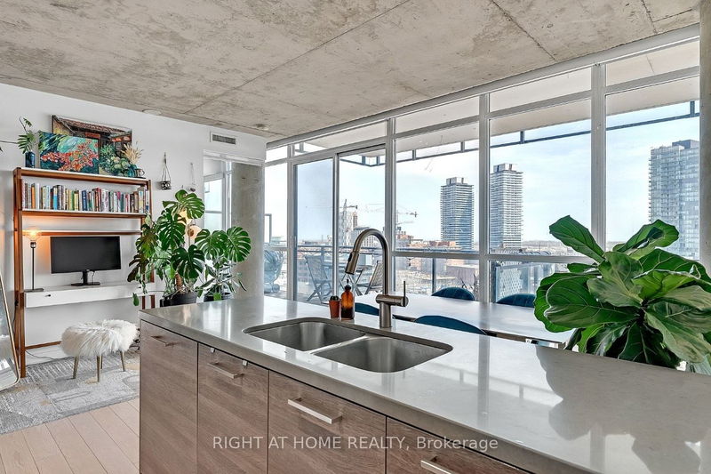 home for lease on 1309-318 King Street E