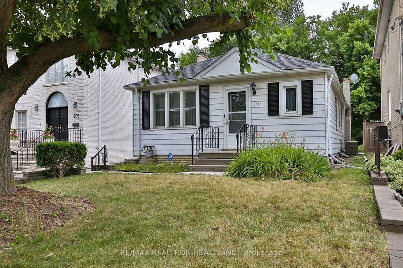 home for lease on 207 Elmwood Avenue
