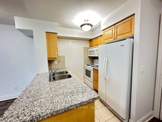 home for lease on 414-15 Greenview Avenue