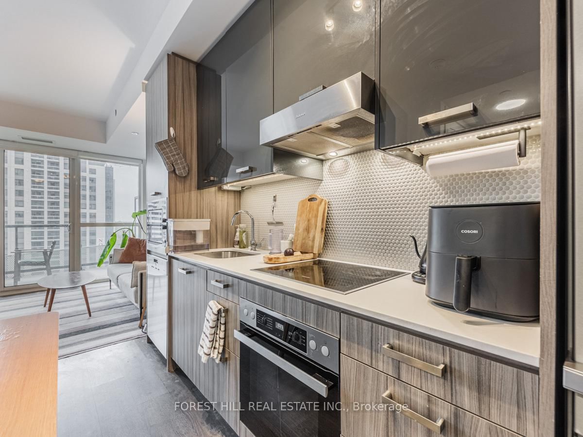 Listing Image 11