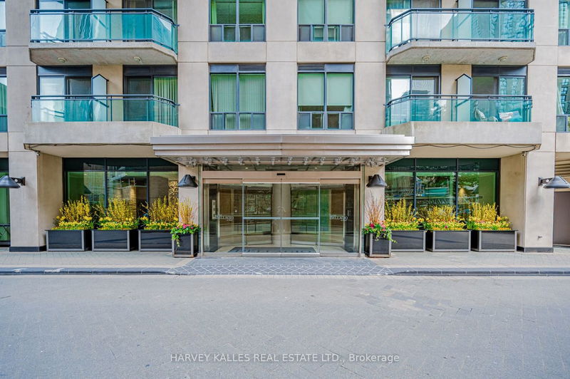 home for lease on 2210-300 Bloor Street E