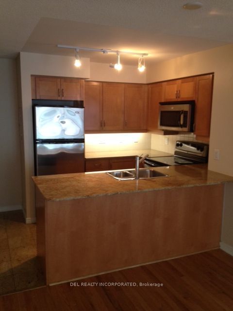 home for lease on 701-736 Spadina Avenue