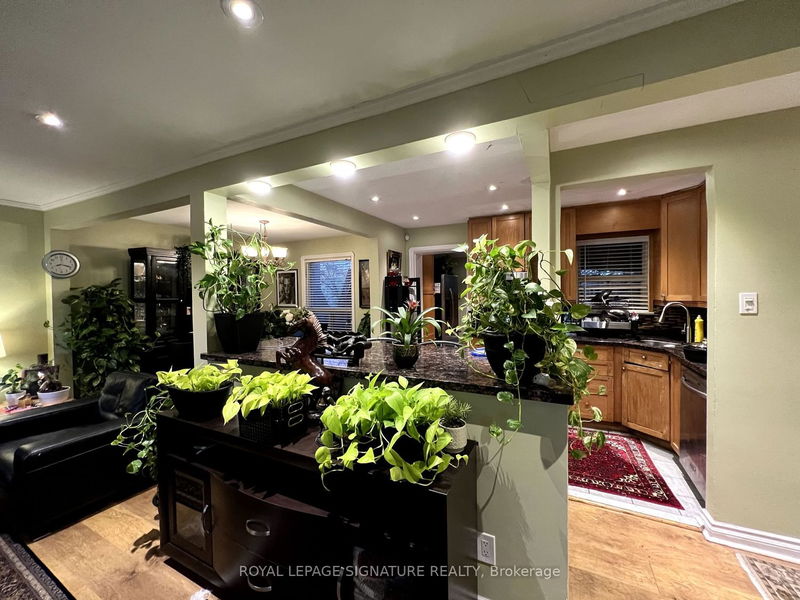 227 Glendora Ave  Toronto, M2N 2W6 | Image 3