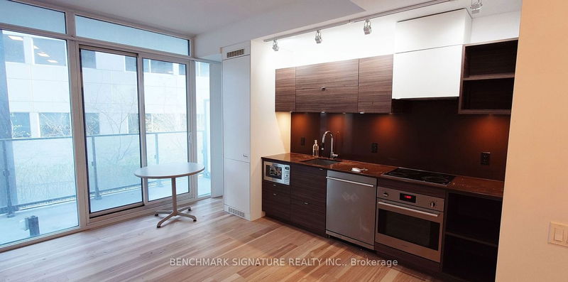 home for lease on 612-125 Peter Street