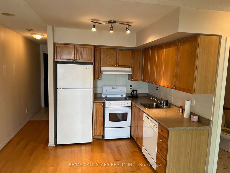 home for lease on 916-231 Fort York Boulevard