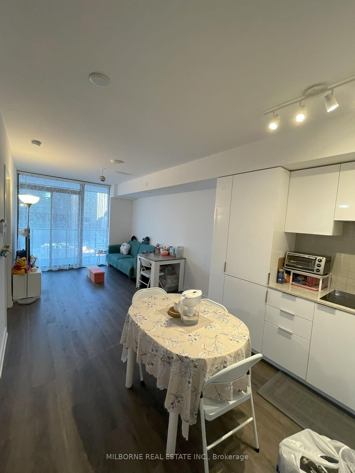 Listing Image 3
