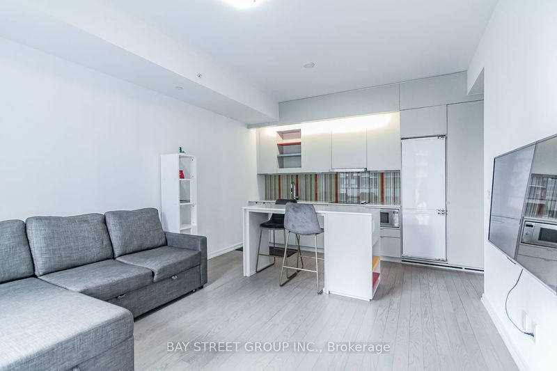 home for lease on 2207-101 Peter Street