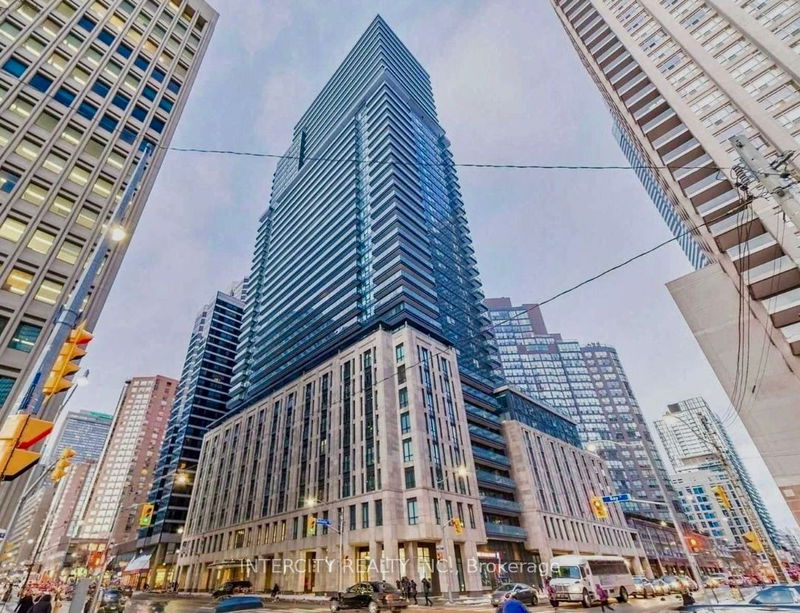 home for lease on 324-955 Bay Street
