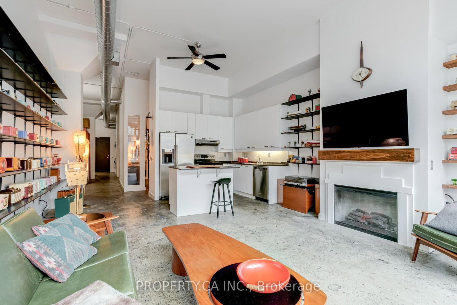 Listing Image 4
