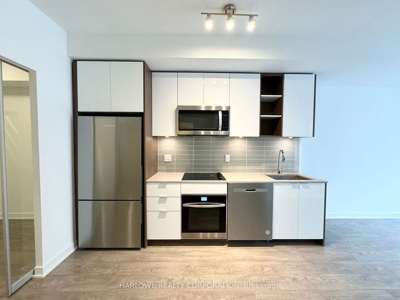 home for lease on 601-543 Richmond Street W