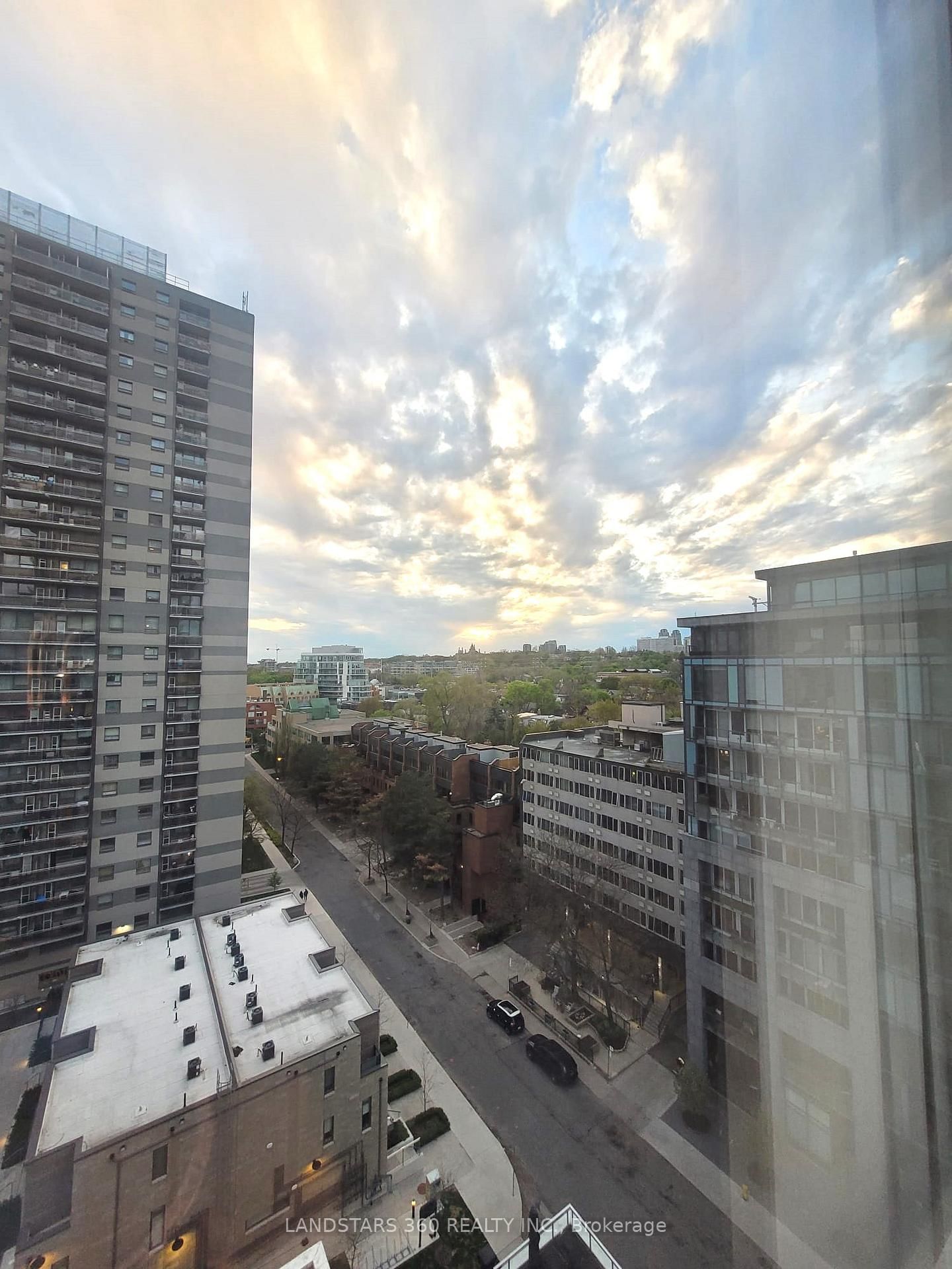 170 Avenue Road, Unit 905 - Photo 5