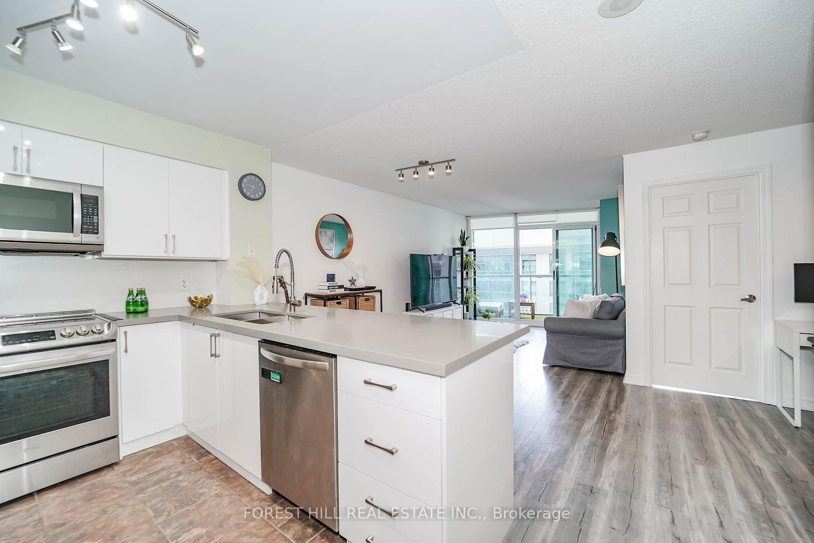 Listing Image 15