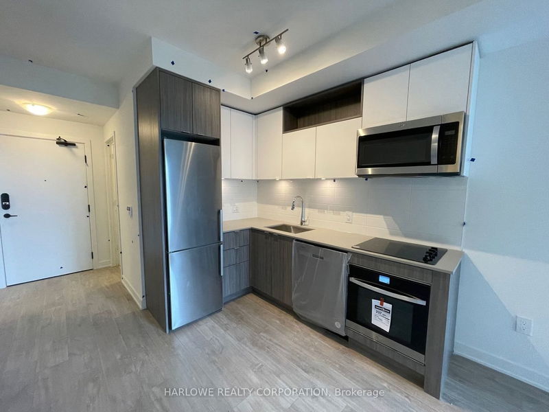 home for lease on 1038 W-135 Lower Sherbourne Street