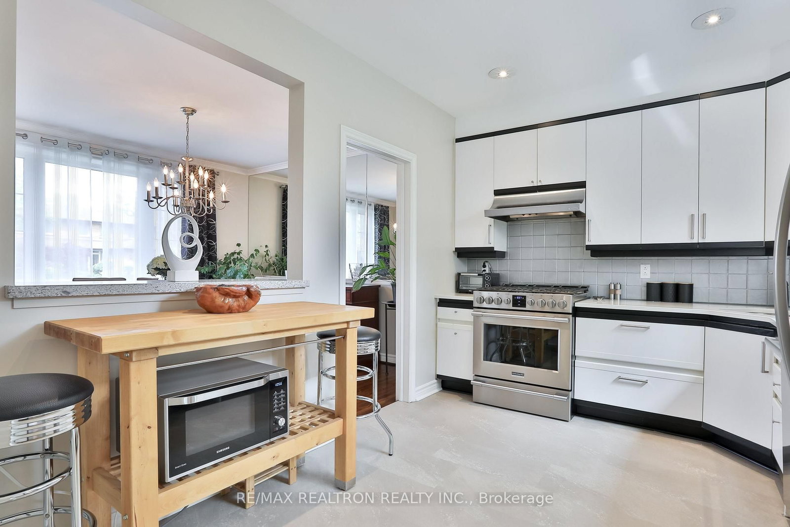 Listing Image 9