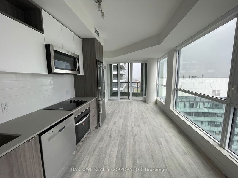 home for lease on 2226 W-135 Lower Sherbourne Street