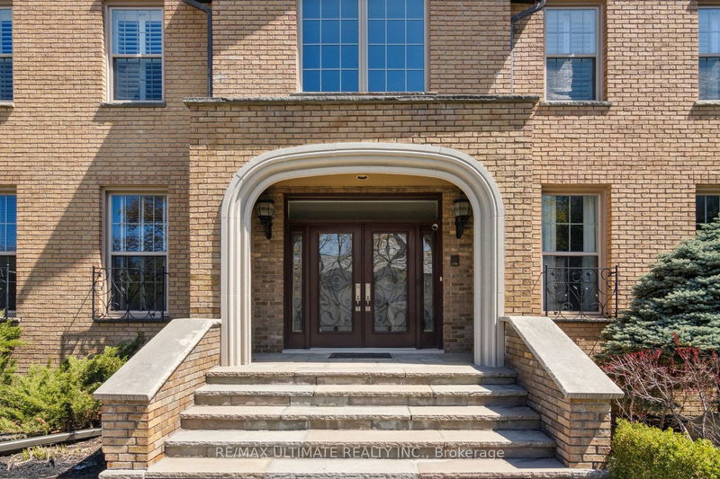 1 Versailles Crt  Toronto, M3B 2A8 | Image 2