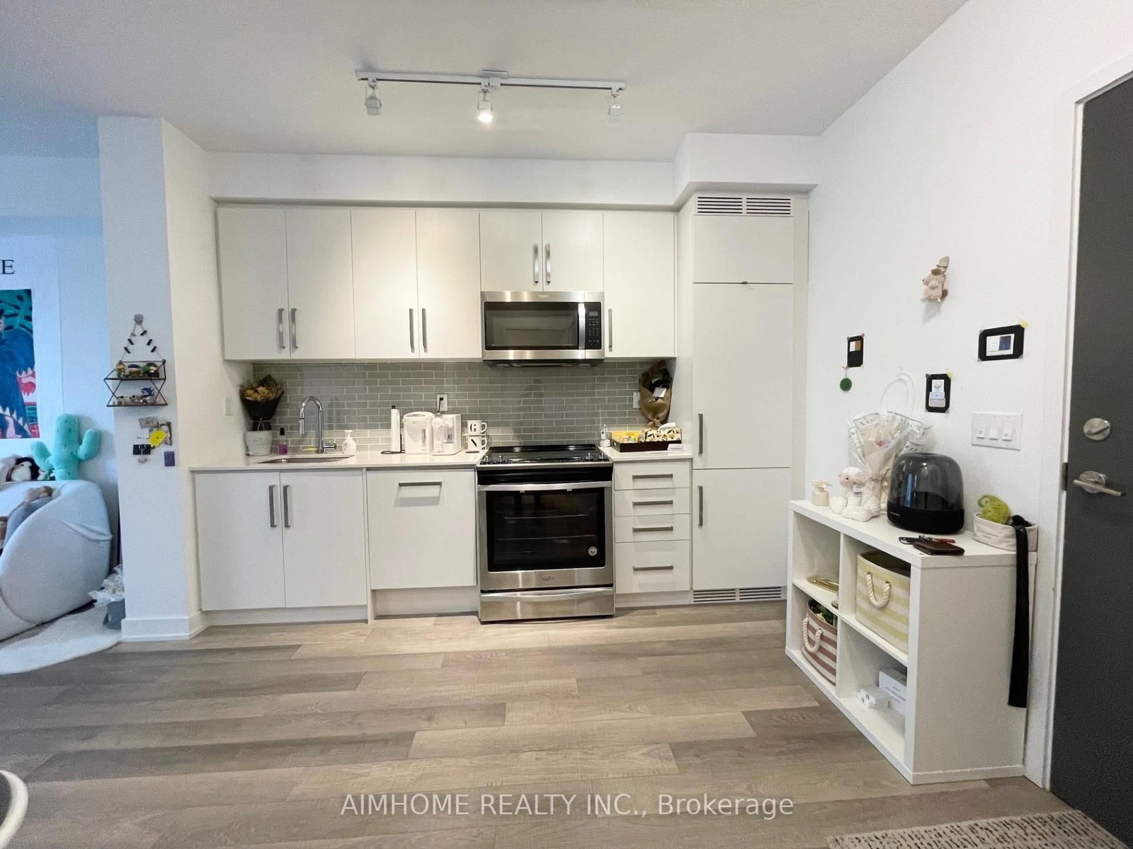 Listing Image 5
