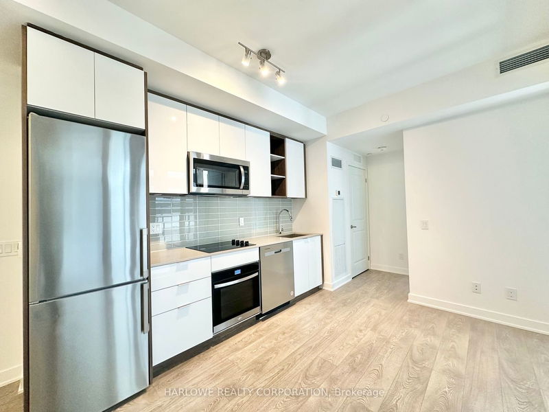 home for lease on 622-543 Richmond Street W