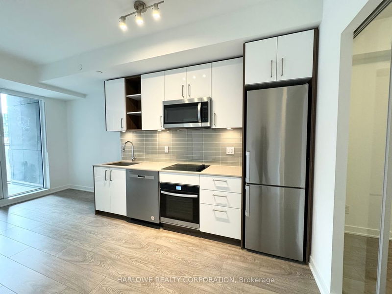 home for lease on 623-543 Richmond Street W