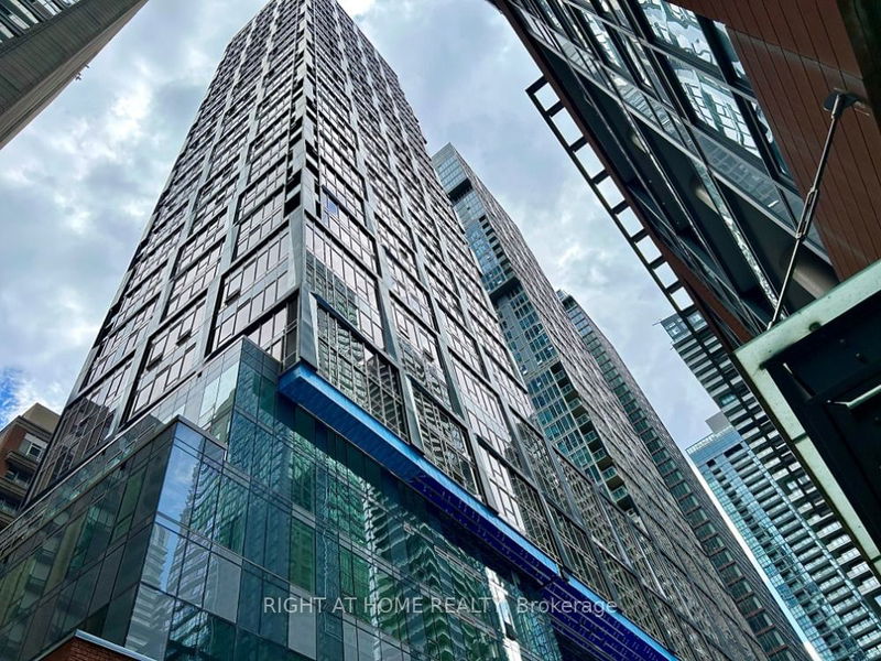 home for lease on 1504-15 Mercer Street