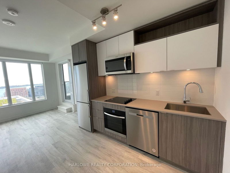home for lease on 2326 W-135 Lower Sherbourne Street