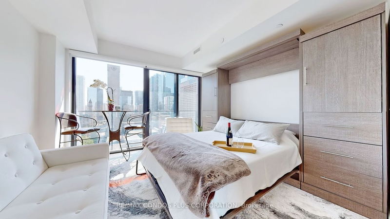 home for lease on 1809-215 Queen Street W
